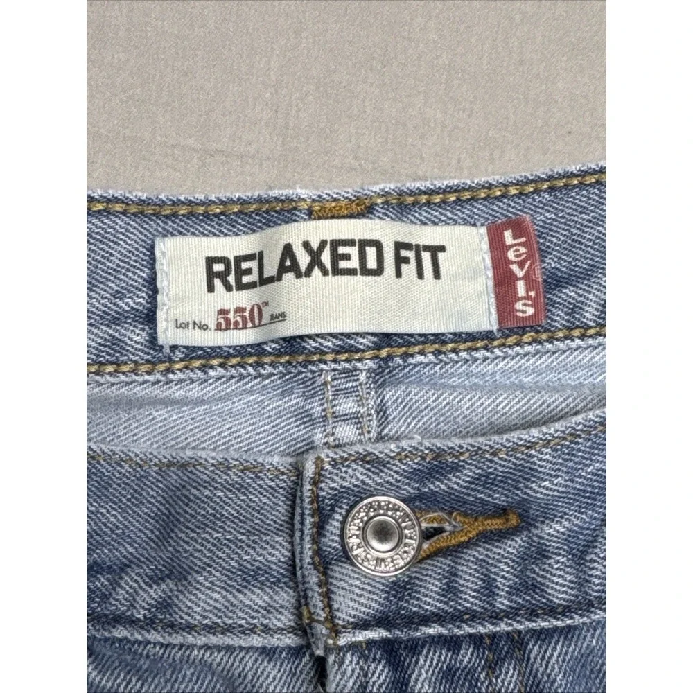 Vintage Y2K Levi's 550 Relaxed Fit Light Wash 36x32 Denim Jeans